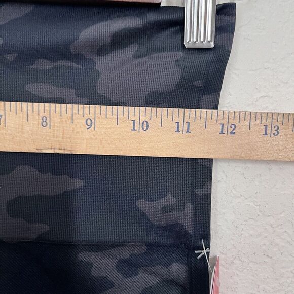 NWT SPANX Look At Me Now Bike  Shorts Camo Size M Gray High Waist Tummy Control - Picture 2 of 6